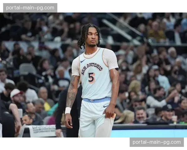 卡斯尔成功限制活塞核心卡宁安，令其全场26投仅5中