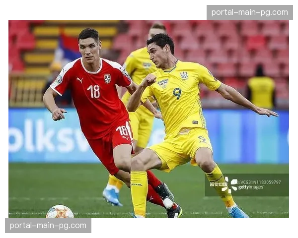 乌克兰名将洛马琴科返回基辅，向当地拳击俱乐部捐赠训练器材