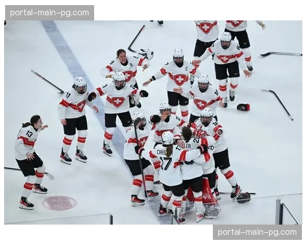 冬奥冰球测试赛：瑞典女队点球战胜芬兰女队